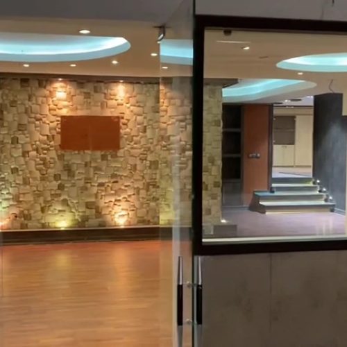 دفتر کار با موقعیت عالی چهارباغ بالا مجتمع پارسیان