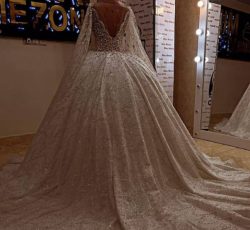 لباس عروس فوق‌لاکچری، دوخته‌شده مزون، تن‌خور سلطنتی