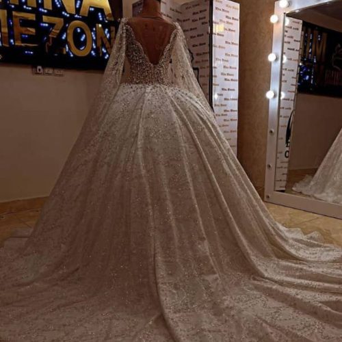 لباس عروس فوق‌لاکچری، دوخته‌شده مزون، تن‌خور سلطنتی