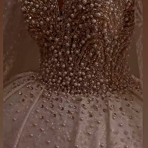 لباس عروس فوق‌لاکچری، دوخته‌شده مزون، تن‌خور سلطنتی