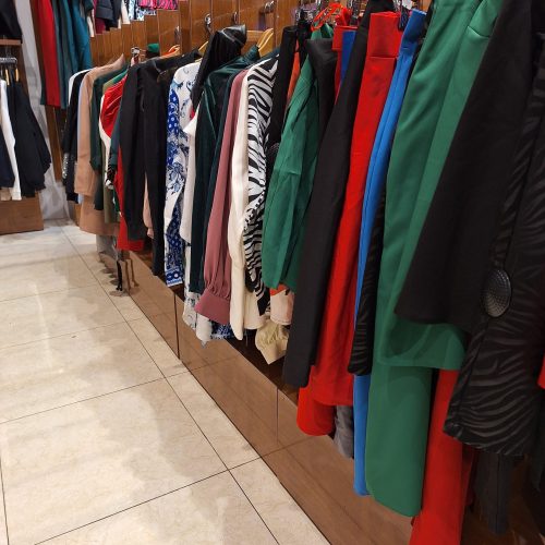 فروش عمده پوشاک مجلسی زنانه به علت جمع آوری