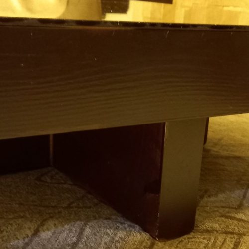 مبل8 نفره به همراه جلو میزی و میز ناهار خوری 4 نفره