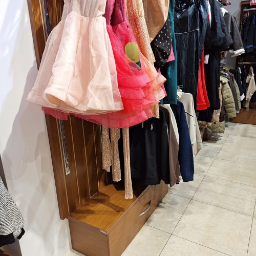 فروش عمده پوشاک مجلسی زنانه به علت جمع آوری