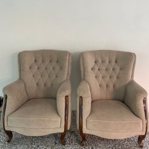 دو عدد مبل تک نفره در حد نو با کیفیت بسیار عالی