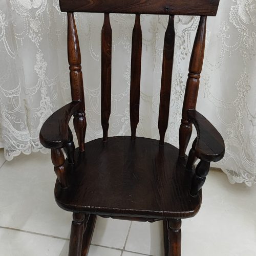 صندلی مادربزرگ برای بچه ها