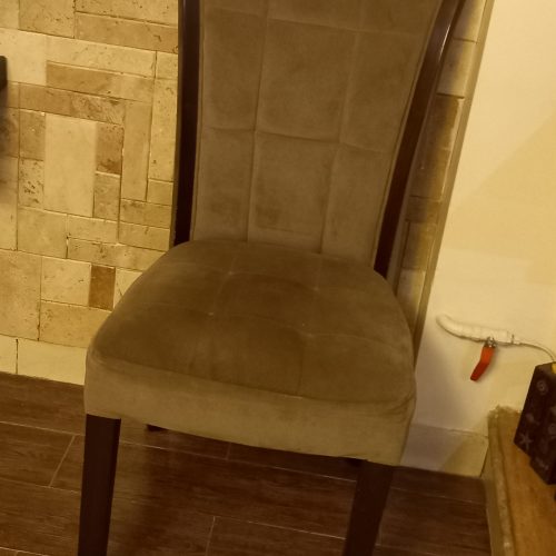 مبل8 نفره به همراه جلو میزی و میز ناهار خوری 4 نفره