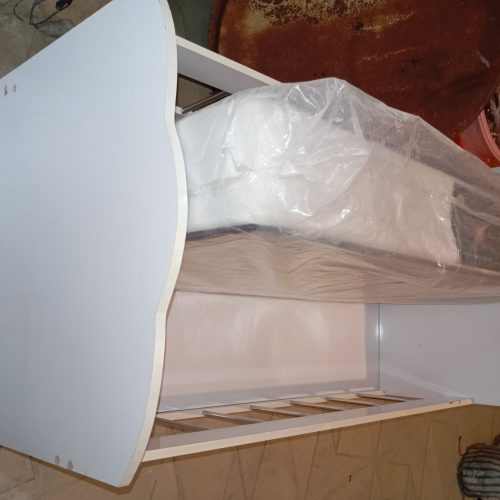 تخت خواب بچه به همراه تشک