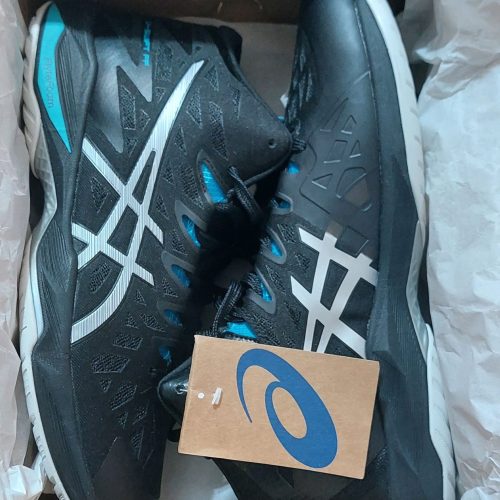 انواع کفش،کتونی والیبال،بسکتبال،فوتبال،فوتسال،رانینگ