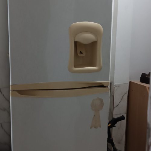 یخچال فریزر روشن