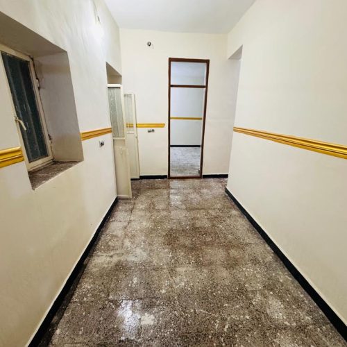 یک قطعه زمین و منزل مسکونی