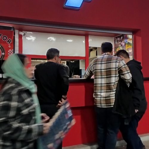 استخدام آشپز ماهر و نیمه ماهر فست فود