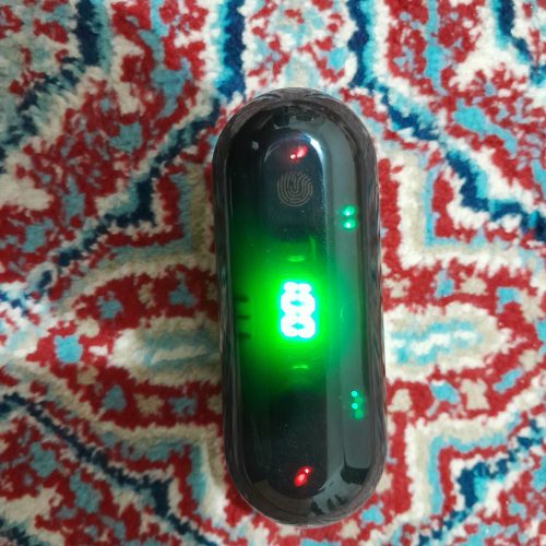 *فروش ساعت هوشمند به همراه یک بند دیگه و هنسفری بلوتوثی