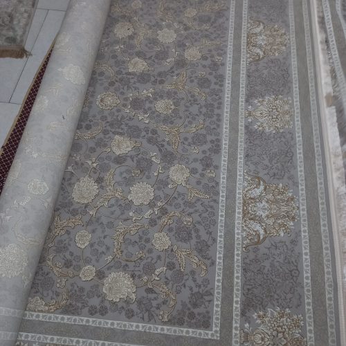 فرش نو نو اصلا پا نخورده