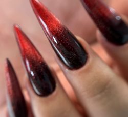 کاشت ناخن با بهترین متریال ارائه خدمات مانیکور،لمینت،کاشت