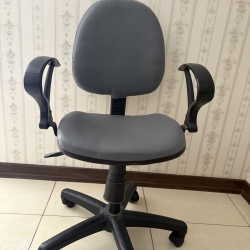 صندلی چرخدار با تنظیم ارتفاع